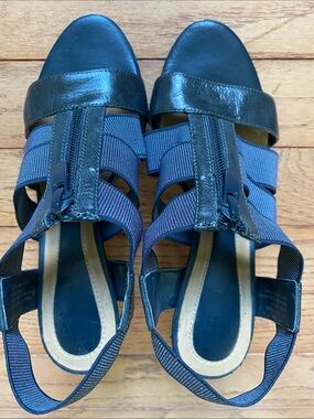 Naturalizer Navy Blue Strappy sandals with Front Zipper